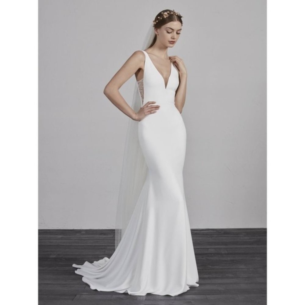 Pronovias Estilo V-Neck Crepe Trumpet Gown NWT